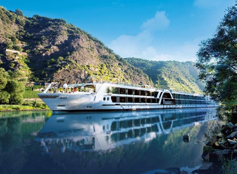 Flusskreuzfahrtschiff auf der Donau