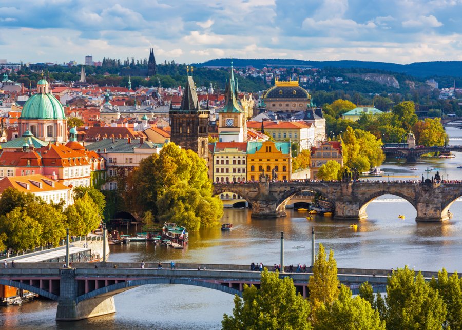 Die goldene Stadt Prag mit Moldauschifffahrt