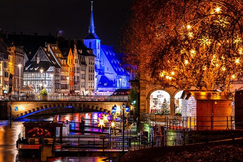 Strasbourg - Embarcadere illuminé © Cedric Schell - OTSR
