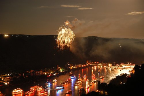 Rhein in Flammen mit der MS "Amadeus Elegant"