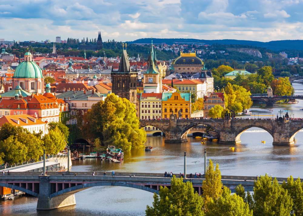 Die goldene Stadt Prag mit Moldauschifffahrt