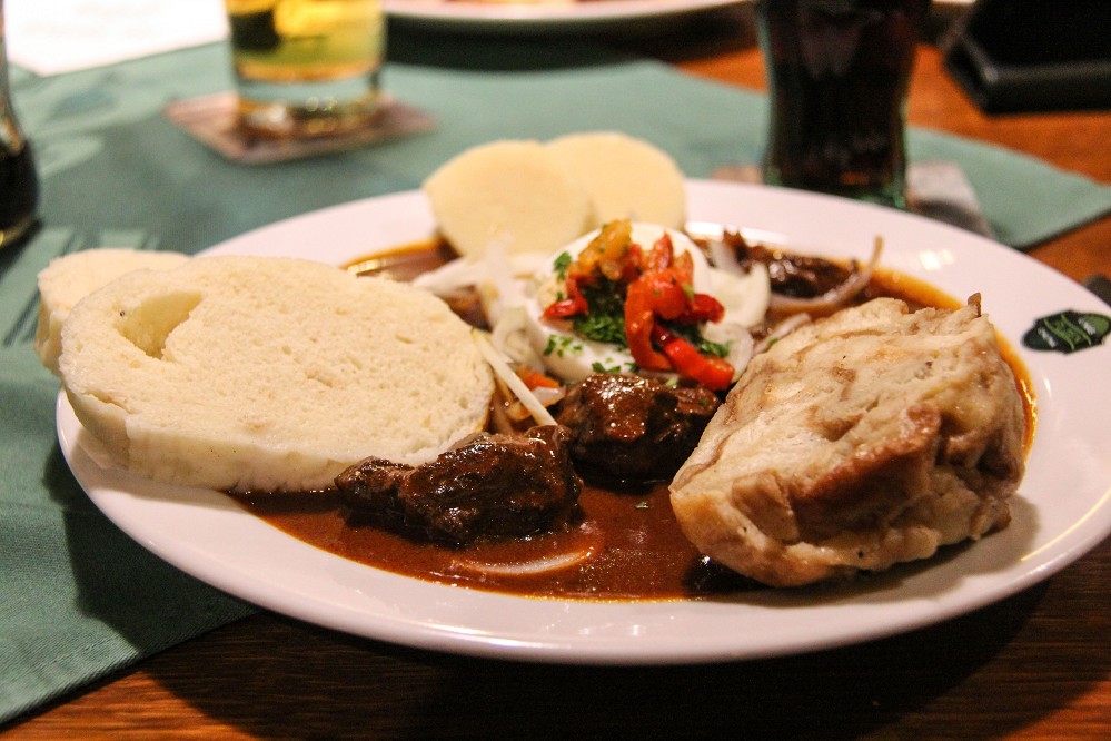 Knödel & Bier- das schmeckt uns hier!